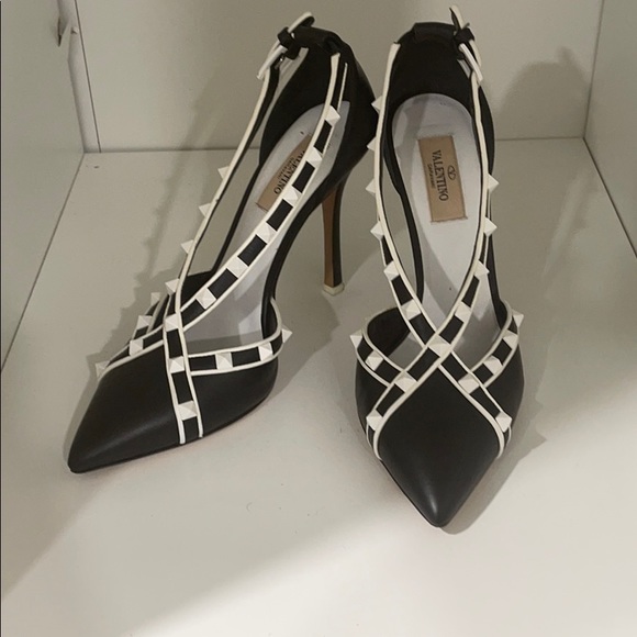 Valentino heels 38 1/2 - Picture 1 of 5
